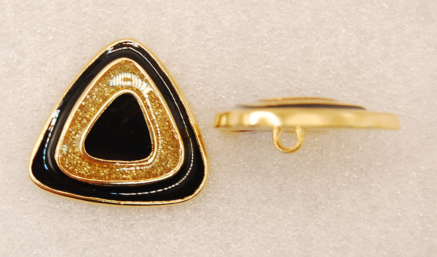 Dekorativer dreieckiger Knopf, schwarze Emaille und Gold-Finish