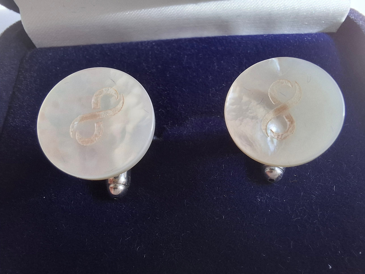 Luxury cufflinks made of mother-of-pearl