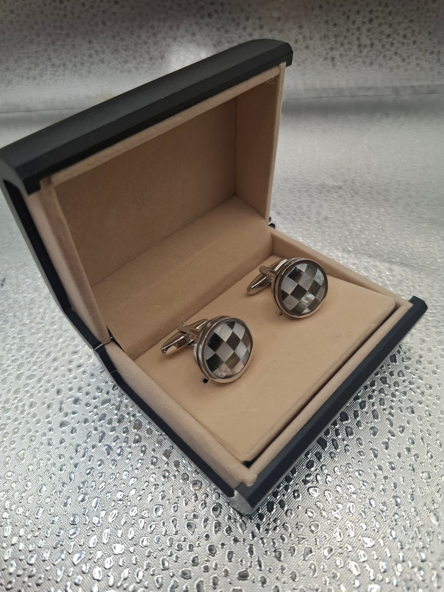 Luxury cufflinks made of mother-of-pearl