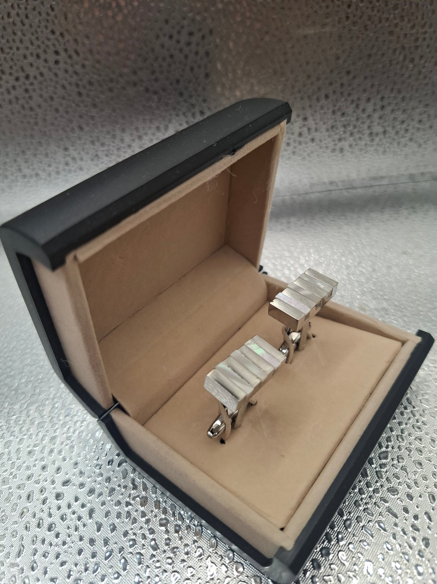 Luxury cufflinks made of mother-of-pearl