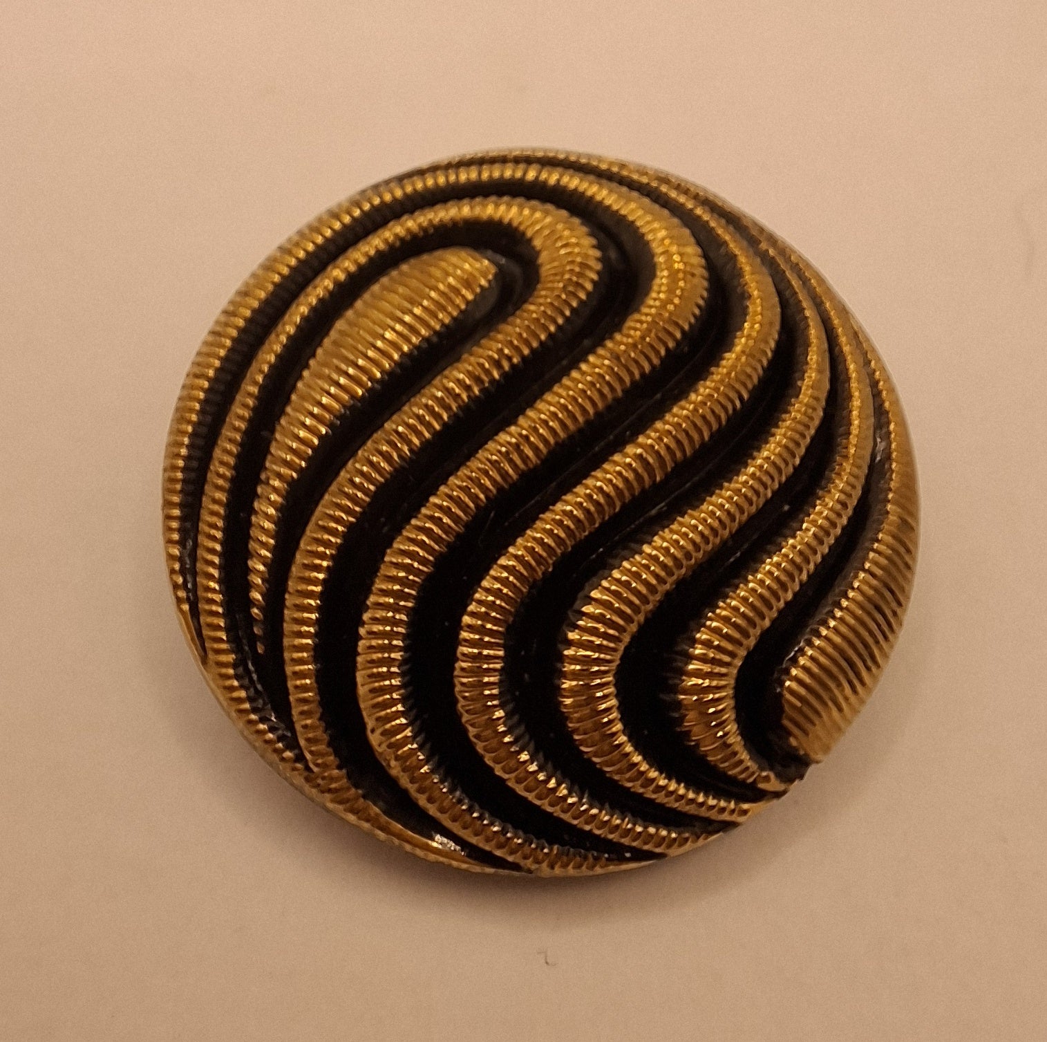 Exclusive Glossy Button in Black and Bronze