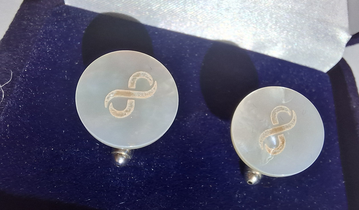 Luxury cufflinks made of mother-of-pearl