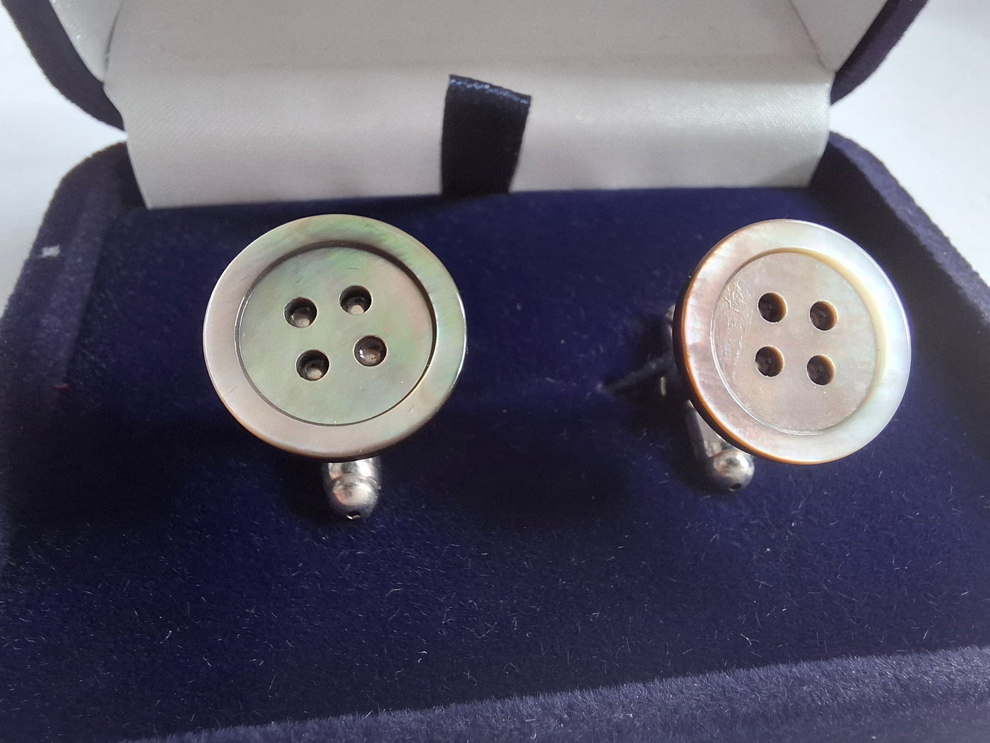 Luxury cufflinks made of mother-of-pearl