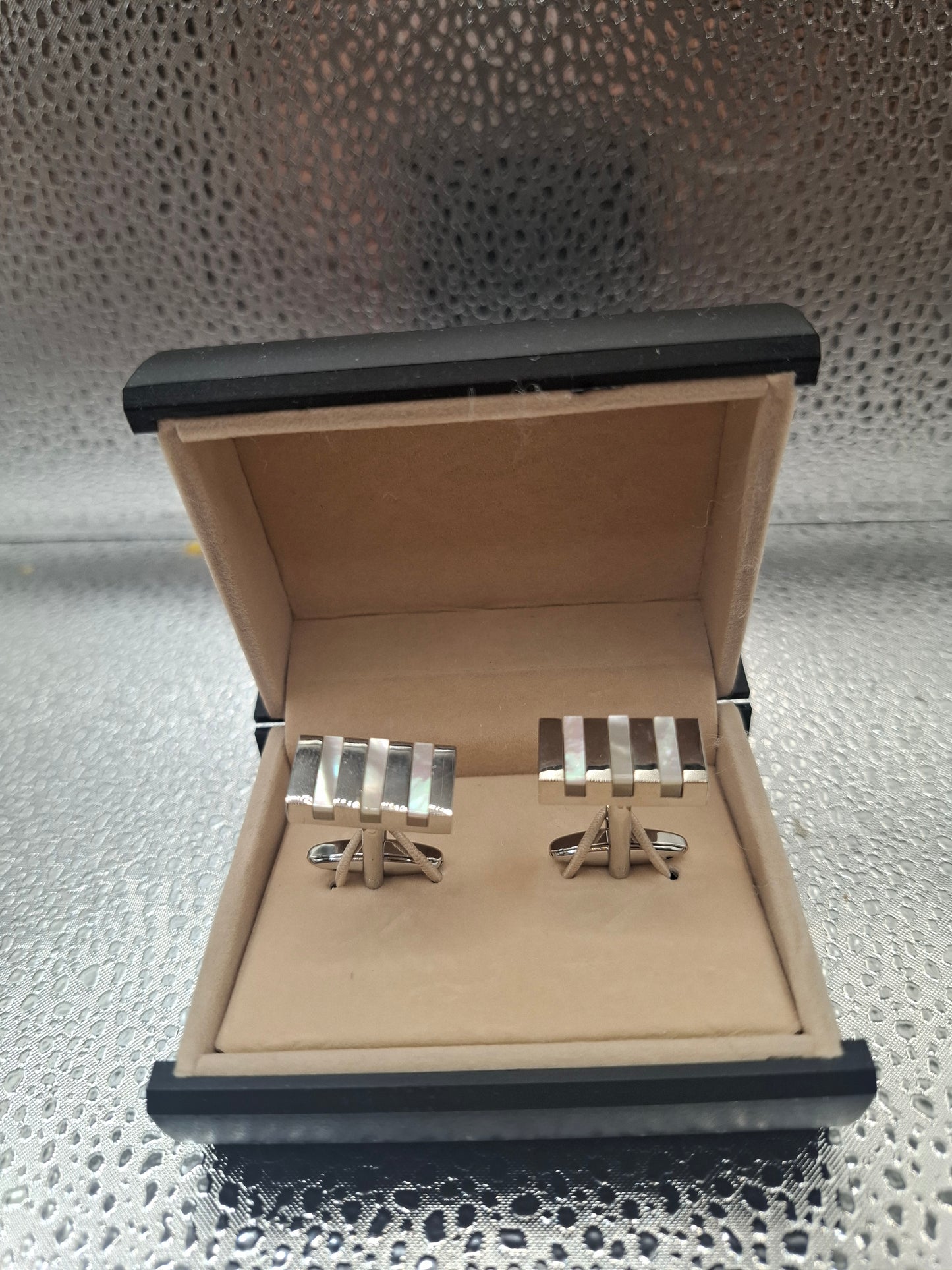 Luxury cufflinks made of mother-of-pearl