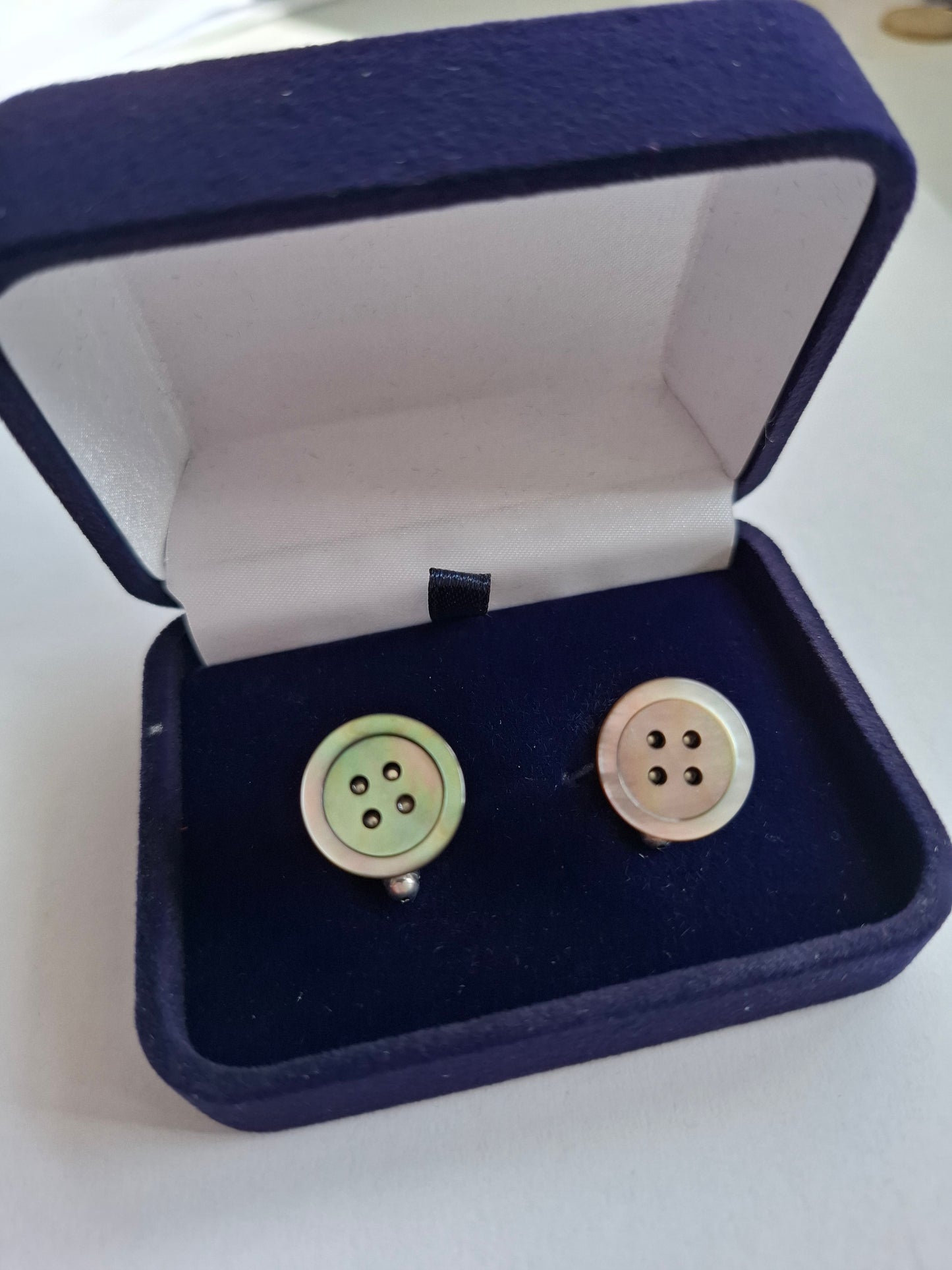 Luxury cufflinks made of mother-of-pearl