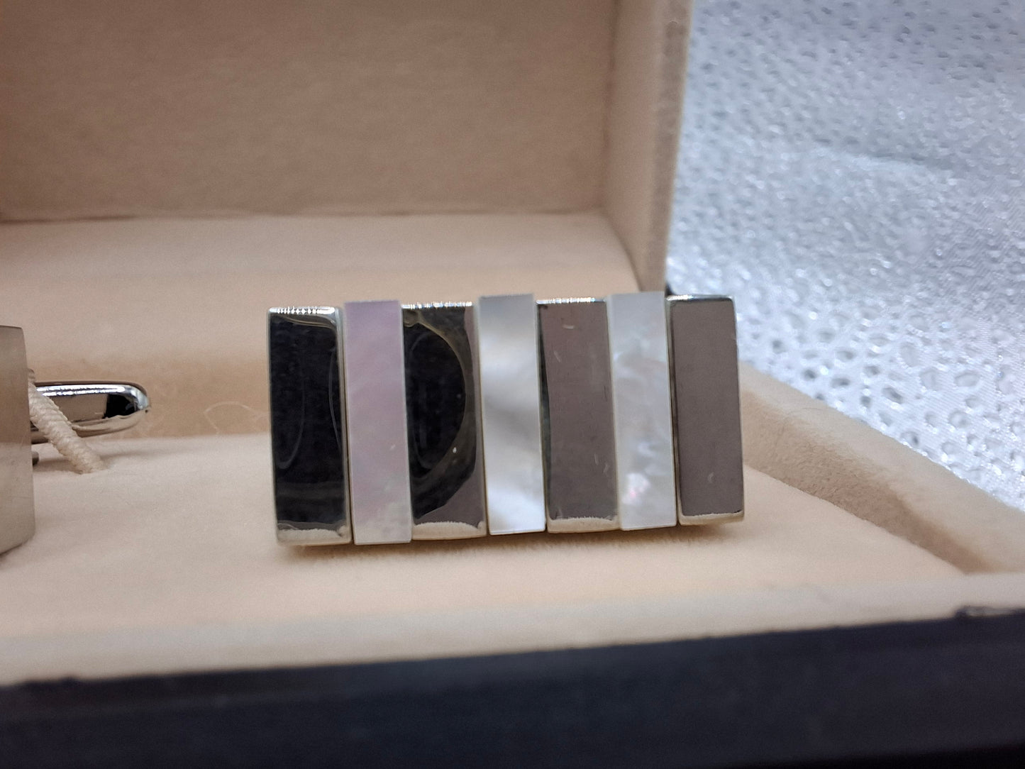 Luxury cufflinks made of mother-of-pearl